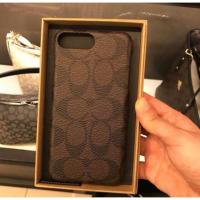 ราคา พร้อมส่ง แท้ % New Coach เคสมือถือ รุ่น SIGNATURE IPHONE 8 PLUS CASE (COACH F33750) สี MAHOGANY (1953579770)