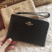 ราคา Coach คล้องมือ size S 1 ซิป รุ่นหนังแก้ว Black (1606311751)