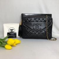 ราคา CHANEL Vintage Medium Shoulder Bag with CC Logo Flap & Fringe in Black Lambskin – GHW (48814884972)