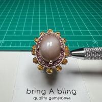 ราคา แหวนพลอยมุกดาหาร (Moonstone) 15.5 ct. ล้อมบุษราคัมและโกเมน (Yellow sapphire and garnet) ตัวเรือนเงิ (49808215173)