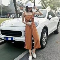 ราคา จั๊มสูทสีน้ำตาล สายเดี่ยวเส้นใหญ่ เอวสม็อค เล่นแถบสีด้านข้าง (2246905777)