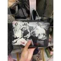 ราคา กระเป๋าอเนกประสงค์ แบรนด์แท้ Guess (42750094896)