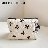 ราคา RUFF RUFF COUTURE Travel กระเป๋าเครื่องสําอาง, Quilted Large-Capacity Cotton Makeup Bag, Portable Little Bow Girls Make Up Organizer for Women (48016853339)