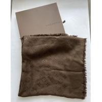 ราคา ส่งฟรีแท้ ผ้าคลุมไหล่ LOUIS VUITTON MONOGRAM DARK CHOCOLATE size large ผ้าคลุมใหญ่มาก (19260770402)