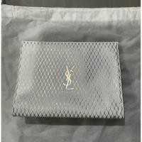 ราคา Gift กระเป๋าใส่เครื่องสำอางค์ ysl ใหม่กริบ ไม่เคยใช้ แพคอุปกรณ์ครบ (49510258988)