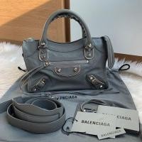 ราคา Very new Balenciaga mini city metallic edge ปี19 ล่าสุด สีเทา เงิน สวยมากก สภาพดีมากๆ หนังสวย มีรอย 1 มุมนิดเดียวค่ะ (2440028274)
