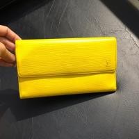 ราคา Lv wallet 3พับ ปี1993 (1554954980)