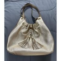 ราคา ❌sold❌กระเป๋าสะพาย Michael Kors Fulton Large Shoulder Hobo สีทองเมทัลลิก มือสองของแท้ (58161714370)