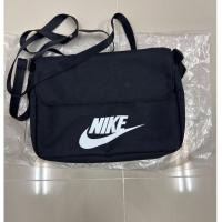 ราคา กระเป๋าผ้าสะพานบ่า Nike แท้ สีดำล้วน (44517778712)