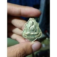 ราคา เหรียญหลวงพ่อกวยปี 2556 (22746365695)