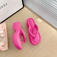 ราคา [ส่งต่อ] Shoes รองเท้าแตะหูหนีบ ต้นตึก y2k (สีชมพูบานเย็น) (22185112606)