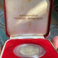 ราคา เหรียญในหลวง ร.9 ครบรอบ 229 ปี วัดอรุณราชวรารามราชวรวิหาร ปี 2539 เนื้อเงินขัดเงา (46817828638)