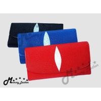 ราคา กระเป๋าสตางค์ใบยาว หนังปลากระเบนแท้ 100% สวย ทนทาน [มีเก็บเงินปลายทาง] พร้อมส่งของแท้ (5518189741)