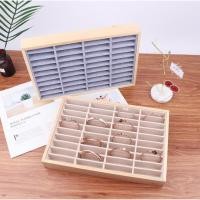 ราคา ถาดสร้อยข้อมือไม้และกํามะหยี่มีลวดลายหรูหราทั้งหมดในการตกแต่ง ร้าน ฉวนสโตร์79 (57161654902)