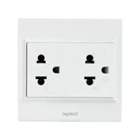 ราคา ชุดเต้ารับคู่ 3 ขากลมแบน BTICINO SMR P50404N สีขาว (1240852)