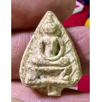 ราคา พระกลีบบัวหลังยันต์ พระครูสุพจน์ วัดสุทัศน์ สวยเดิมๆเนื้อจัด