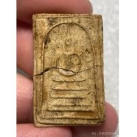 ราคา พระสมเด็จเก่า (มีหักซ่อม) ไม่ทราบที่,กรุครับ