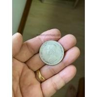 ราคา เหรียญเงินบาทหนึ่ง ร.5 หลังตราแผ่นดิน ร.ศ.121 เป็นบล็อกตลก(บล็อกเขยื้อน)หายาก เดิมๆสวยคมชัดมากๆ (1801)