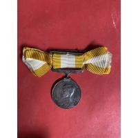 ราคา เหรียญที่ระลึกเนื้อเงิน เนืองในพระราชพิธิสถาปนาสมเด็จพระบรมโอรสาธิราช 28 ธันวาคม 2515 พร้อมแพรแถบเดิมๆสวยงาม ญ. (2052)