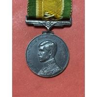 ราคา เหรียญที่ระลึกเนื้อเงิน เนื่องในพระราชพิธิสถาปนาสมเด็จพระบรมโอรสาธิราช 28 ธันวาคม 2515 พร้อมแพรแถบเดิมๆสวยงาม ช. (2116)