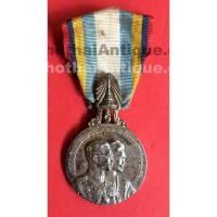 ราคา เหรียญเสด็จพระราชดำเนินเยือนสหรัฐอเมริกาและทวีปยุโรป ร.9 เนื้อเงินพิมพ์ใหญ่ ปี 2503 มีกะไหล่เงินสวยงามคมชัดมาก (มีแถบแพรสวยงาม) (468)