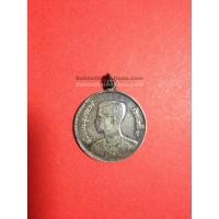 ราคา เหรียญพระราชทานห่วงเชื่อมพิมพ์ตื้นเนื้อเงิน บล็อกนิยม ปี2493 เลข เก้าหางสั้น เลี่ยมพลาสติก (478)