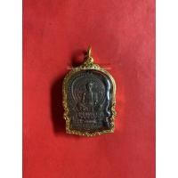 ราคา เหรียญนั่งพานหลวงหลวงพ่อคูณปี2537เนื้อนวะ บล็อกพานสามเขี้ยวเลี่ยมทองคำตอกโค๊ต1770 คมชัดสวยงามพร้อมประกวด (1814)