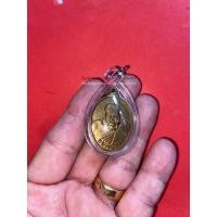 ราคา เหรียญรูปไข่หลวงพ่อทวดวัดบ้านหน้าลา อ.ปะเหลียน จ.ตรัง รุ่น 1 เลี่ยมพลาสติก (1823)