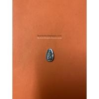 ราคา พระเม็ดข้าวเม่าจ.พิจิตร เนื้อตะกั่ว หลังตอกโค๊ต 939 (1922)