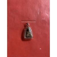 ราคา หลวงปู่ทวด รุ่น ปาฏิหาริย์ วัดห้วยมงคล เนื้อว่านออกแดงและฝังเม็ดพระธาตุ (1932)