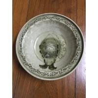 ราคา ชามสังคโลกสุโขทัย ลายปลาตรงกลาง ทีปีก มีเขียนลายโดยรอบสวยงาม สมบูรณ์สวยงาม (1471)