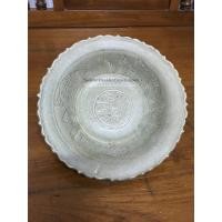 ราคา ชามสังคโลกสุโขทัย ลายปลาตรงกลาง และทีขอบมีลายปลา 3 ตัว สวยงาม สมบูรณ์สวยงาม (1478)