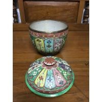 ราคา โถกระเบื้องเบญจรงค์สมัยอยุธยาตอนปลาย(รัตนโกสินทร์ตอนต้น) พร้อมฝา ลายกระจก สภาพค่อนข้างสมบูรณ์มีร้าว2เส้น ซ่อมสีที่เห็นภายในเล็กน้อย (1484)