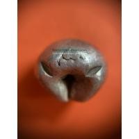 ราคา พดด้วงสุโขทัยเม็ด 1 บาทตราช้าง - ตราพุ่มหก บากขา 2 ข้าง เม็ดที่ 2 (1940)