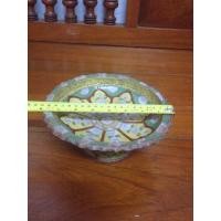 ราคา จานเชิงโบราณเก่าสมัยอยุธยา สีเหลืองเขียวใบกลาง สภาพสมบูรณ์ไม่มีการซ่อมเลย หายากแล้วสภาพนี้ (สผ.ขนาด 8") (725)
