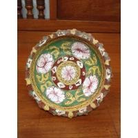 ราคา จานเชิงโบราณสมัยอยุธยาขนาดเส้นผ่าศูนย์กลาง 8 "สูง 3 "ลายดอกสีชมพูพื้นสีเขียวใบขนาดใหญ่ สมบูรณ์มากไม่ผ่านการซ่อม (886)