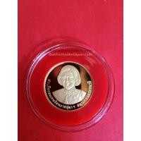 ราคา เหรียญกษาปณ์ที่ระลึกพระเทพเนื้อทองคำขัดเงา พระราชพีธีฉลองพระชนมายุ 5 รอบ 2 เมษายน 2558 หน้าเหรียญ 16,000 บาท หนัก 15 กรัม บรรจุอยู่ในตลับไม้อย่างดี (926)