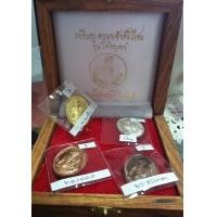 ราคา เหรียญครูบาศรีวิชัย รุ่นเจริญพรชุดกรรมการทองคำ หมายเลข8