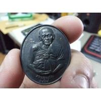 ราคา เหรียญ 90 ปี หน้าตรง จาร ครูบาอ่อน เนื้อรมดำ วัดสันต้นหวีดพะเยา