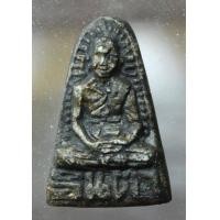 ราคา พระผงเกศารุ่นแรกเนื้อดำลงรักปิดทอง ใต้ฐานมีคำว่า อินตา ปี 26