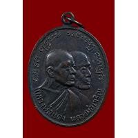 ราคา โบสถ์ลั่น หลวงพ่อแดง บล๊อกไม้กอล์ฟ นิยมค้าฟฟฟ เหรียญนี้จัดสร้างในปี 2512