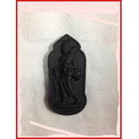 ราคา สิวลีหลังรูปเหมือน หลวงปู่แผ้ว เนื้อผงพุทธคุณ สีดำ (52259)