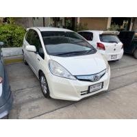 ราคา Honda Jazz Hybrid ปี 12 จด 13 สีขาวมุก (มือสอง) (360946315)