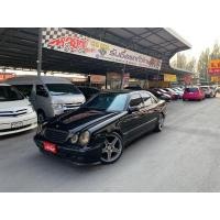 ราคา 2000 Mercedes - Benz E 240 W 210 Sedan AT รถมือสอง (มือสอง) (360982870)