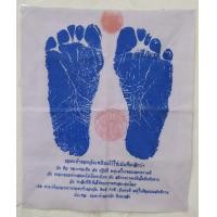 ราคา 8736-ผ้ายันต์รอยเท้าหลวงพ่อเดิม วัดหนองโพ ปั๊มตราหมึกแดง ขนาด 11 x 13 นิ้ว (มือสอง) (360579154)