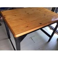 ราคา ขายโต๊ะไม้สน ขาไม้ (มือสอง) (360962223)