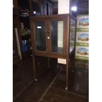 ราคา ตู้กระจกโบราณ ไม้สัก ล้อเหล็ก เดิมๆ (มือสอง) (360945201)