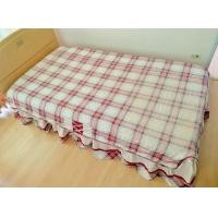 ราคา ผ้าคลุมเตียง หรือผ้าปูที่นอนแบบมีชายระบาย 2 ชั้น (กระโปรงเตียง) ขนาด 3.5 ฟุต สีขาวลายสก๊อตสีแดง ยี่ห้อ GOWOONI (มือสอง) (360938179)