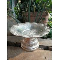 ราคา พาน งานเก่า เนื้อหนา สภาพสวยสมบุรณ์พร้อมใช้ นื้อทองแดง กะไหล่เงิน ตอกลาย สวยงานดีฝีมือชั้นครู ยุคเก่า (มือสอง) (360941773)