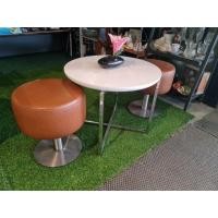 ราคา ชุดกาแฟ แนวโมเดิร์น โต๊ะกลมขาสแตนเลส Top พื้นผิว Hi-gross สีขาว สตูลทรงกลม หุ้มหนังสีน้ำตาล ขาสแตนเลสอย่างดี (มือสอง) (360372777)